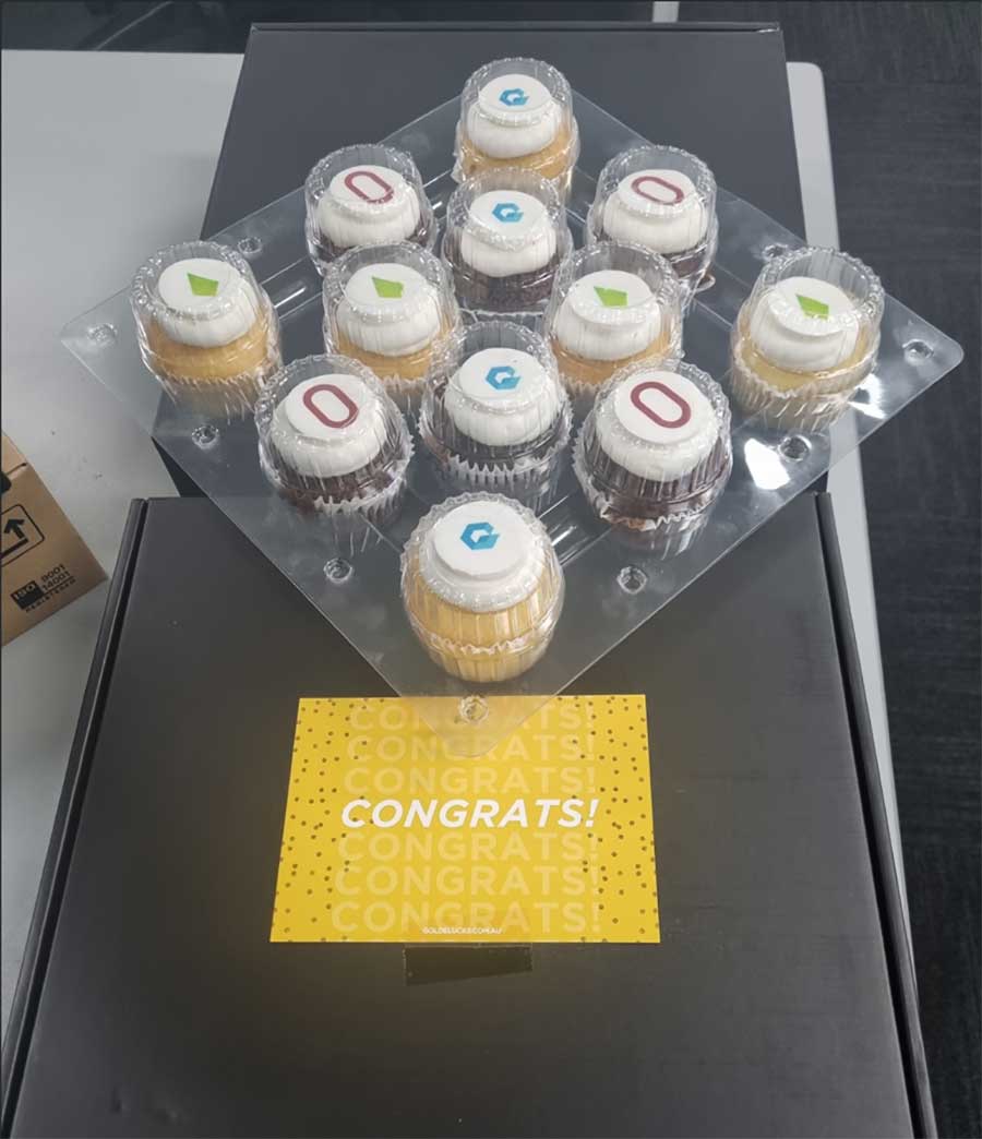 Cupcakes and congratulastions card